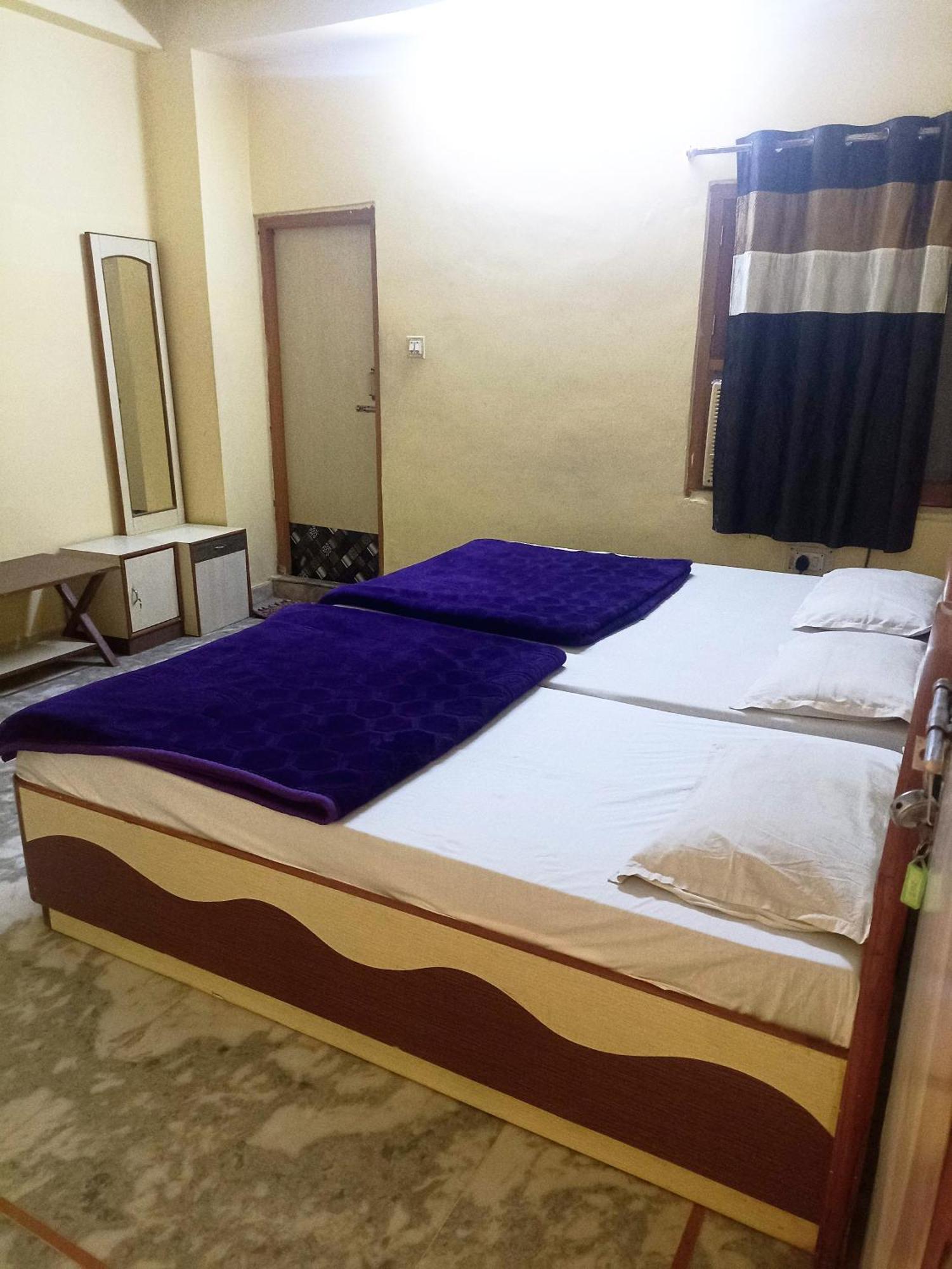 Shreeji Arpan Hotel Nāthdwāra Szoba fotó